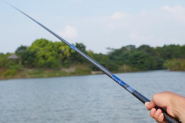 水库野钓一般用多长的竿，4.5米或5.4米的手竿合适