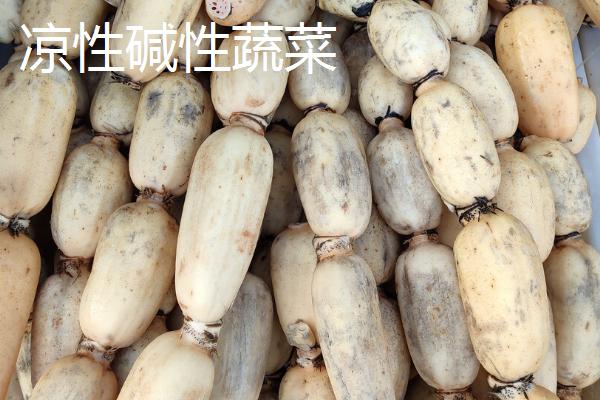 常见的碱性蔬菜，辣椒、大蒜和萝卜都属于