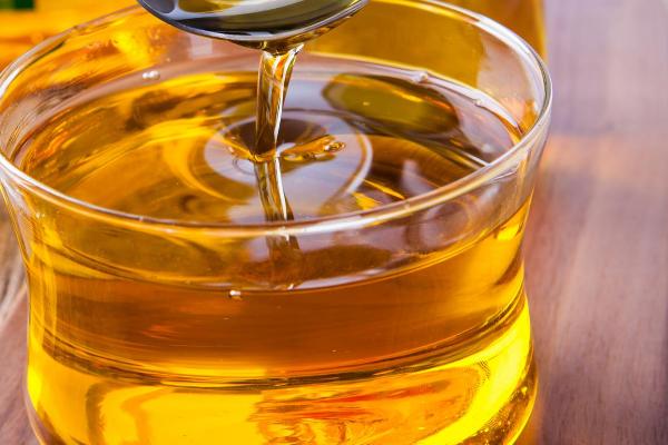 植物油是什么油，是由高级脂肪酸和甘油反应而成的化合物